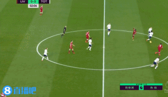 后卫破门后激情亲吻队徽，引球迷共鸣