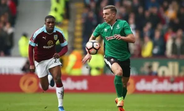 恩昆库转战意甲后表现低迷，转会费3700万欧元成“水漂”，难复巅峰状态。